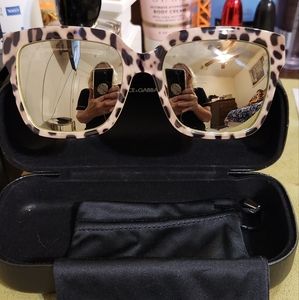 Dolce & Gabbana leopard print w yellow frame😎 Unisex sunglasses